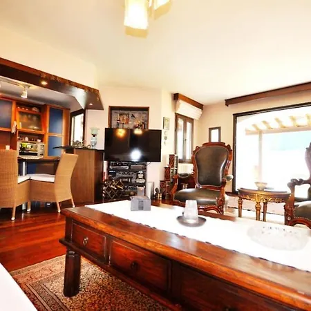 Merkezde Muestakil Havuzlu