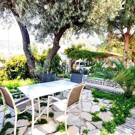 Merkezde Muestakil Havuzlu