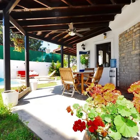 ヴィラ Merkezde Muestakil Havuzlu *