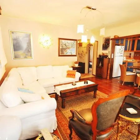 Merkezde Muestakil Havuzlu ヴィラ *