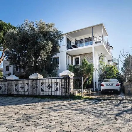 Merkezde Muestakil Havuzlu *