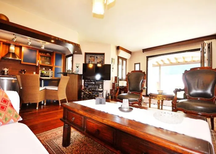 Merkezde Muestakil Havuzlu