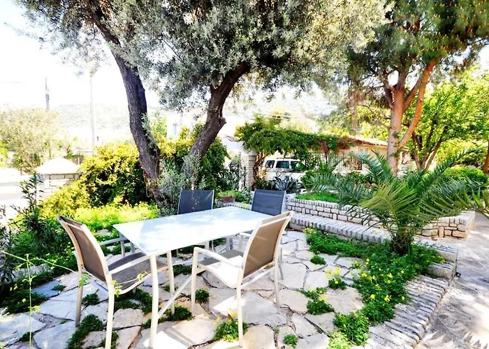 Merkezde Muestakil Havuzlu