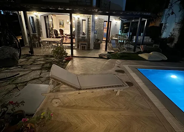 Merkezde Muestakil Havuzlu *