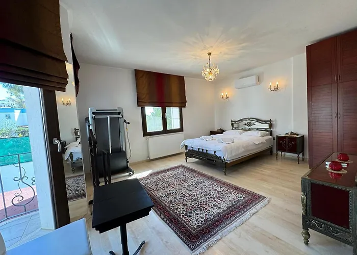 Merkezde Muestakil Havuzlu