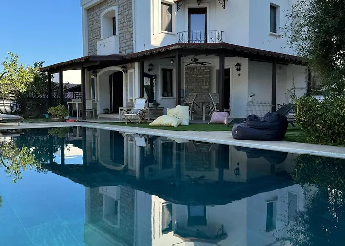 Merkezde Muestakil Havuzlu *