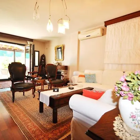 Merkezde Müstakil Havuzlu * Bodrum