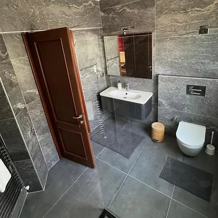 Merkezde Muestakil Havuzlu Villa *