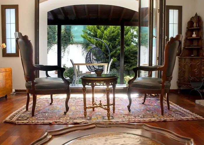 Merkezde Müstakil Havuzlu Villa Bodrum