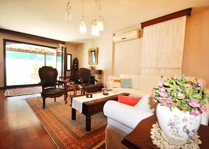 Merkezde Müstakil Havuzlu * Bodrum