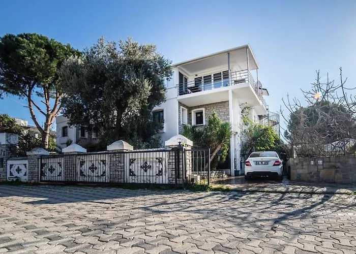 Merkezde Muestakil Havuzlu *