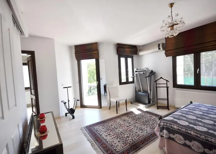 Villa Merkezde Müstakil Havuzlu Bodrum
