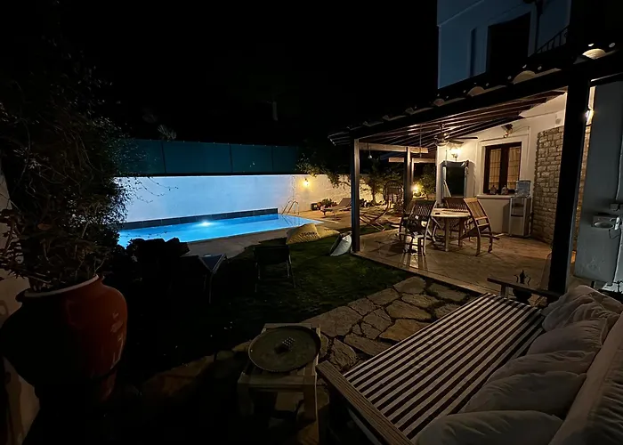 Villa Merkezde Müstakil Havuzlu