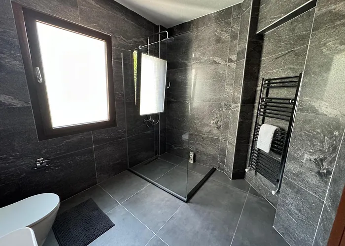 Merkezde Muestakil Havuzlu בודרום